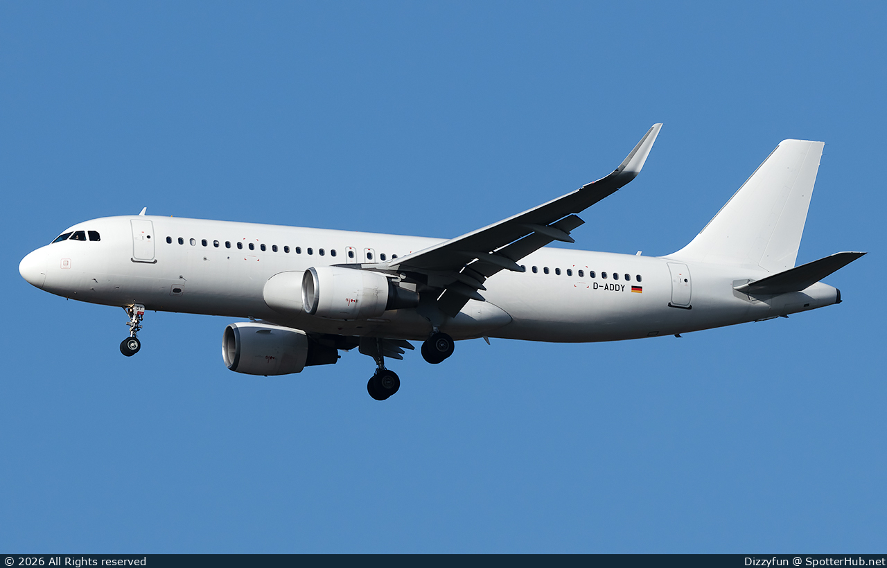 Photo of D-ADDY - Airbus A320-214 operated by LEAV Aviation