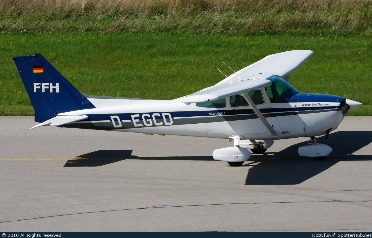 Photo of D-EGCD - Cessna 172N Skyhawk II operated by FFH Flight Training