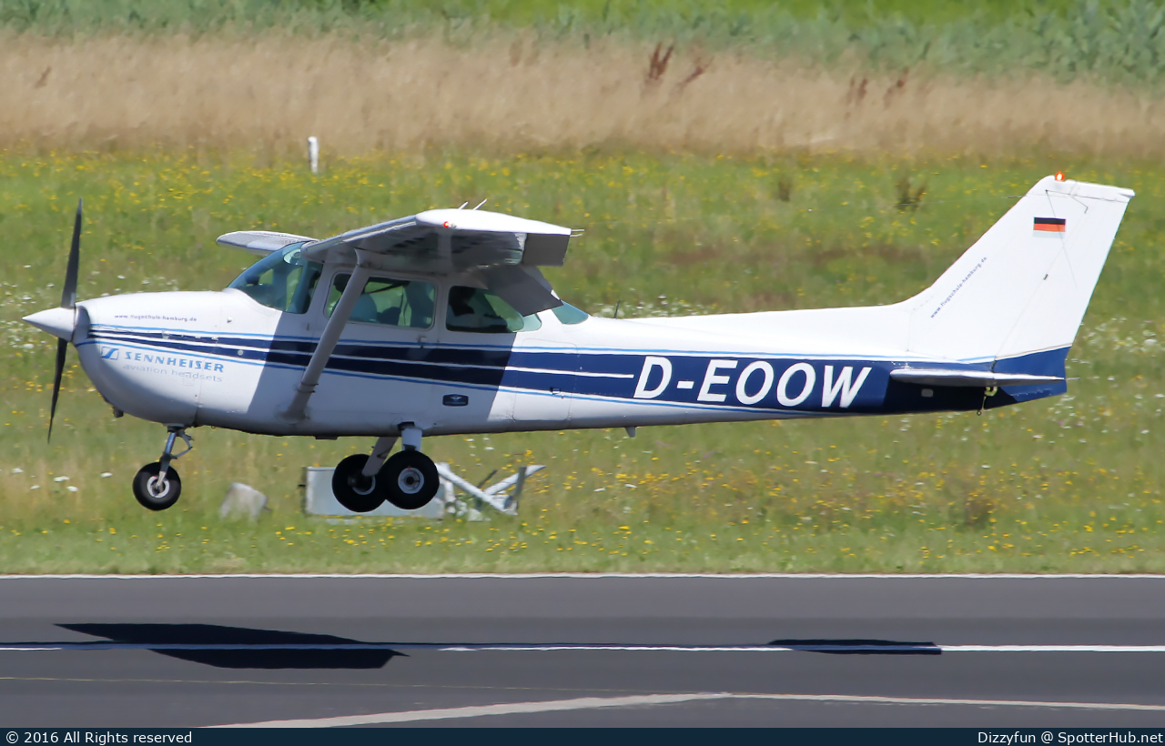 Photo of D-EOOW - Reims-Cessna F172N Skyhawk II operated by Flugschule Hamburg