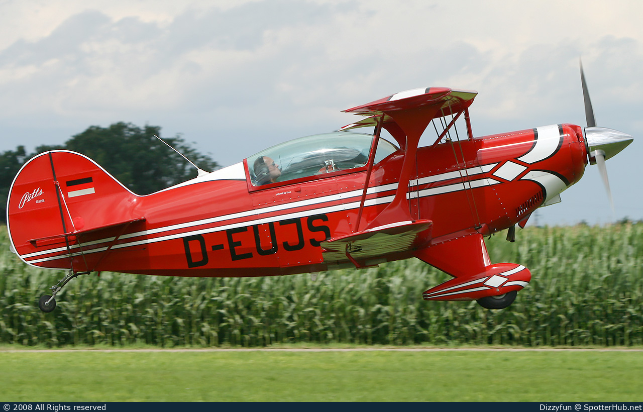 Photo of D-EUJS - Pitts S-2B Special operated by Private