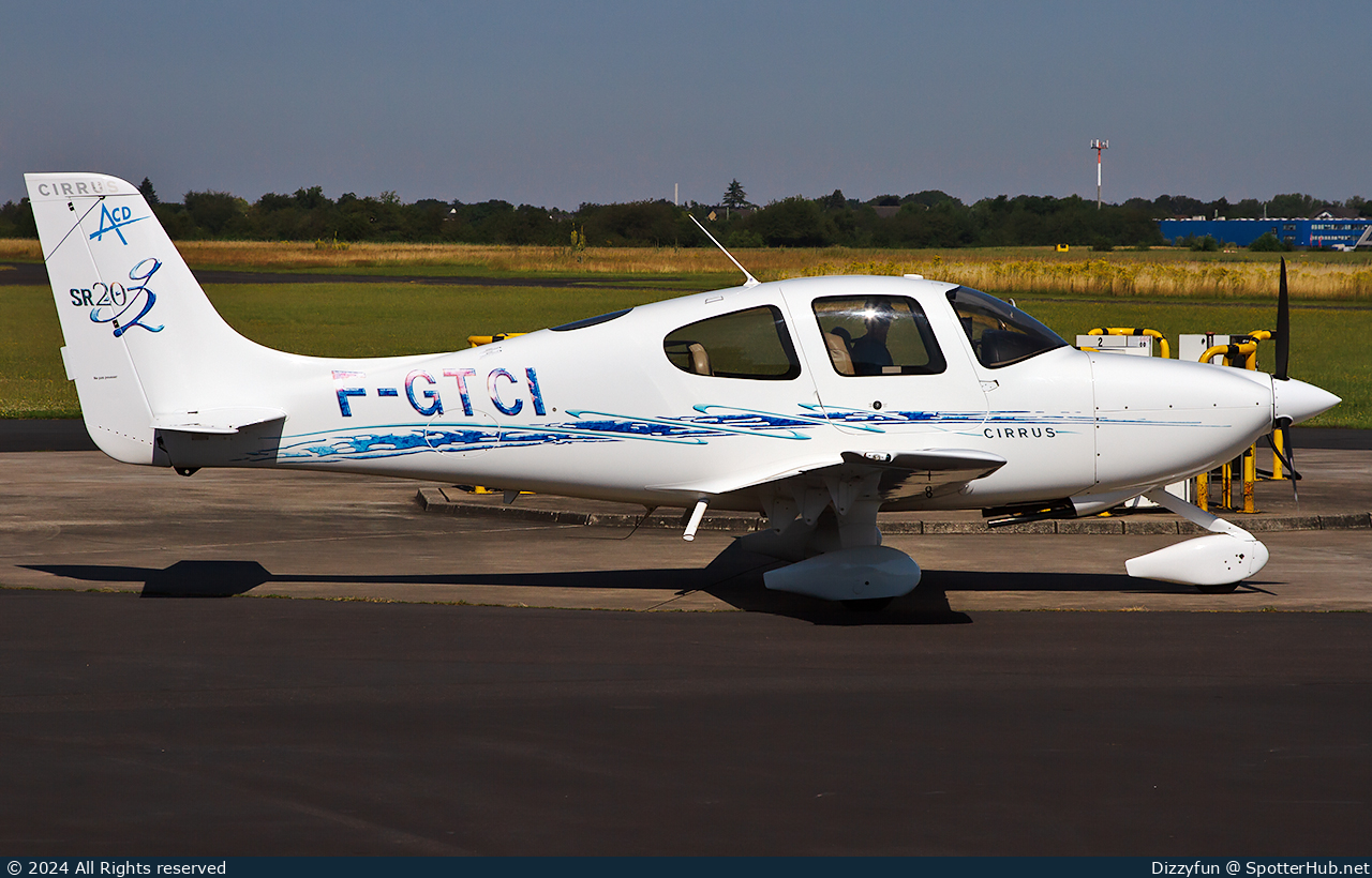 Photo of F-GTCI - Cirrus SR20 G2 operated by Aéroclub du Dauphiné