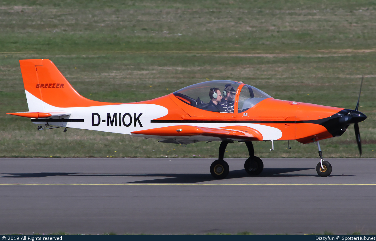 Photo of D-MIOK - Breezer B600 operated by Private