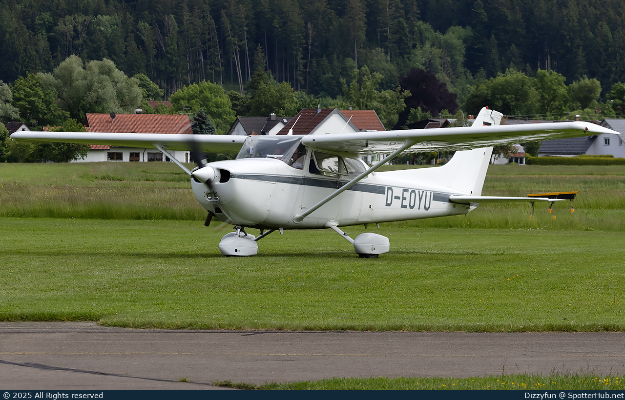 Photo of D-EOYU - Reims-Cessna F172N Skyhawk operated by Private