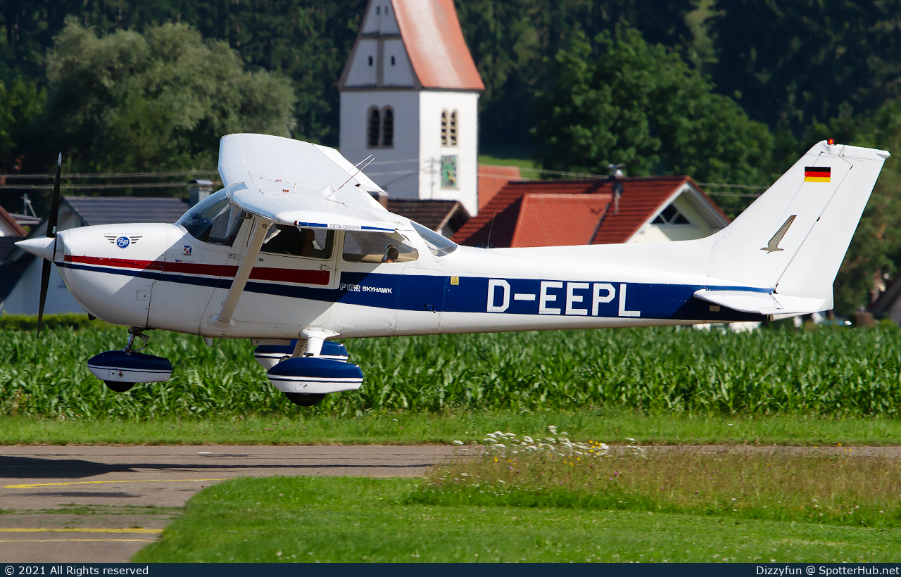 Photo of D-EEPL - Reims-Cessna F172N Skyhawk II operated by AeroClub Bodensee