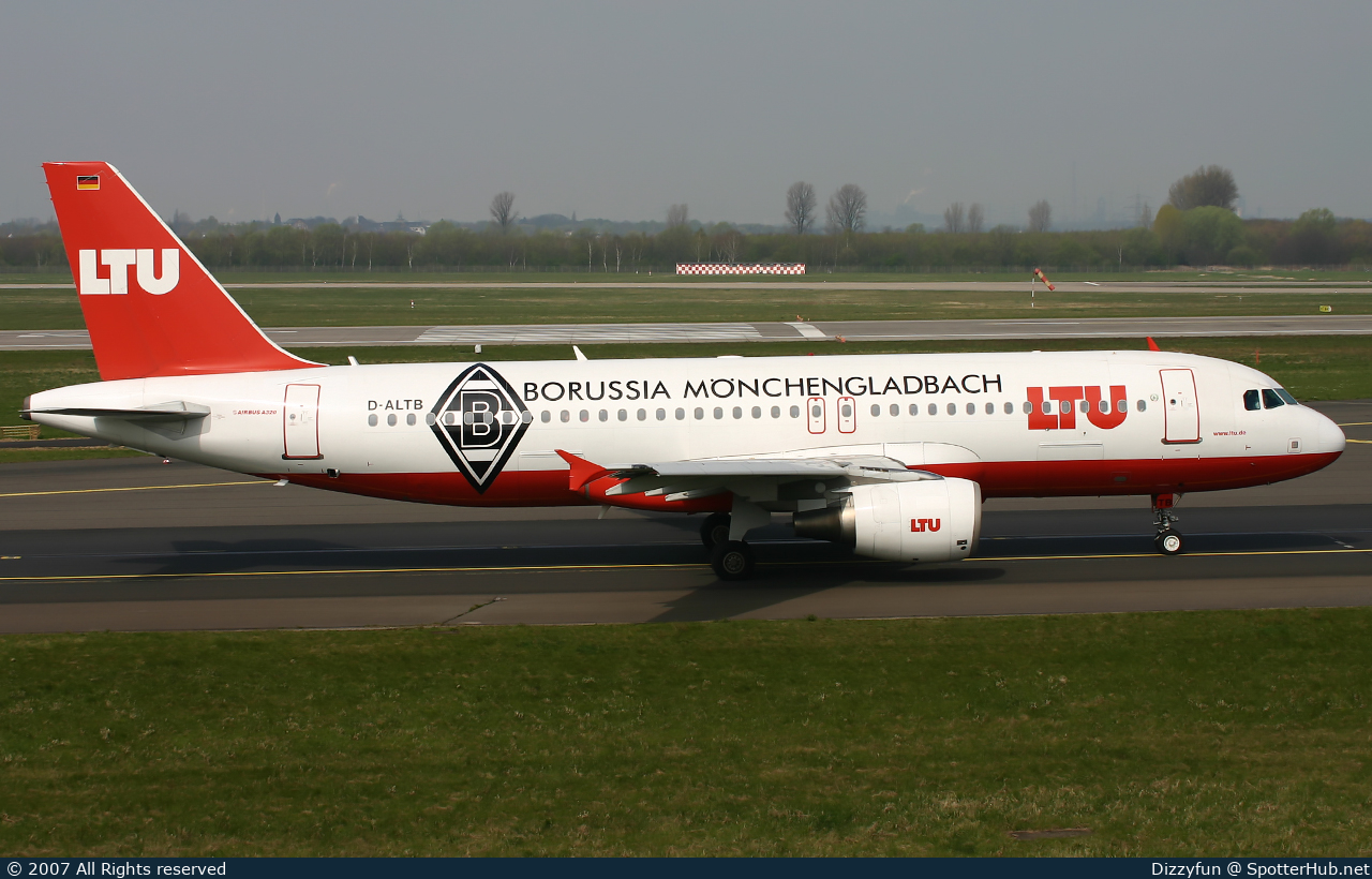 Photo of D-ALTB - Airbus A320-214 operated by LTU International Airways