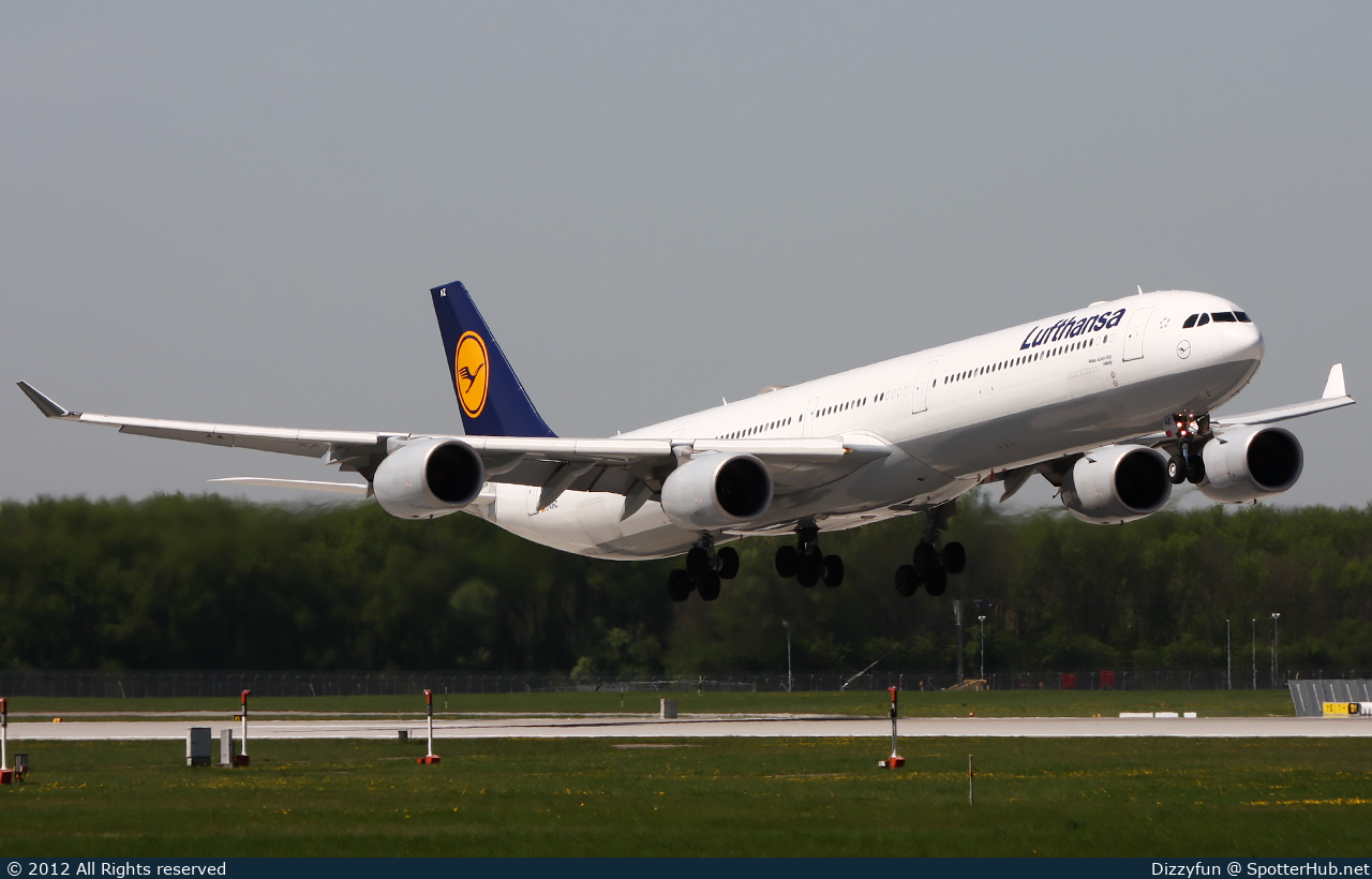 Photo of D-AIHZ - Airbus A340-642 operated by Lufthansa