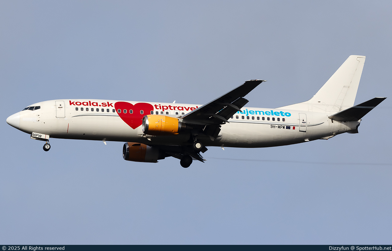 Photo of 9H-MPW - Boeing 737-484 operated by Air Horizont