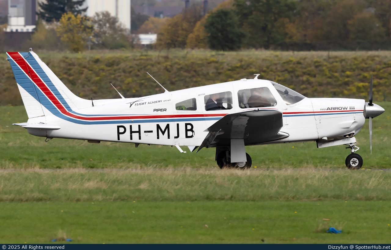 Photo of PH-MJB - Piper PA-28R-201 Cherokee Arrow III operated by Flight Academy Speyer