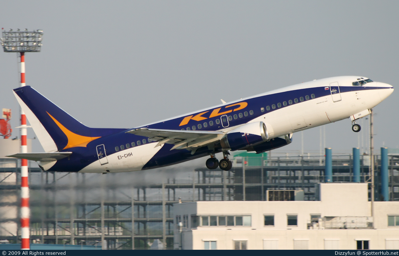 Photo of EI-CHH - Boeing 737-317 operated by KD Avia