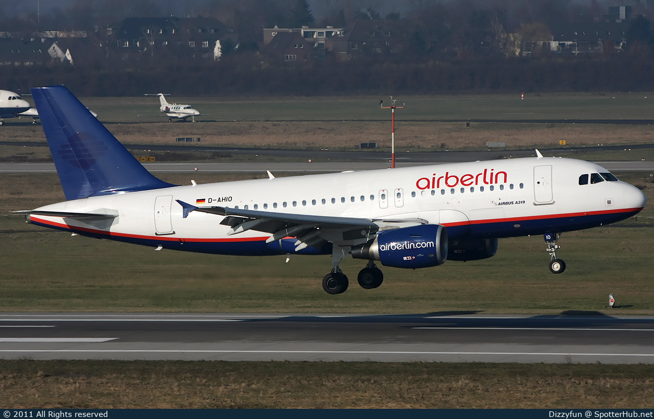 Photo of D-AHIO - Airbus A319-112 operated by Air Berlin