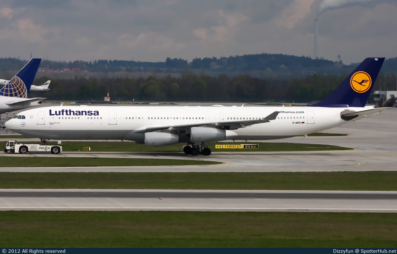 Photo of D-AIFD - Airbus A340-313 operated by Lufthansa
