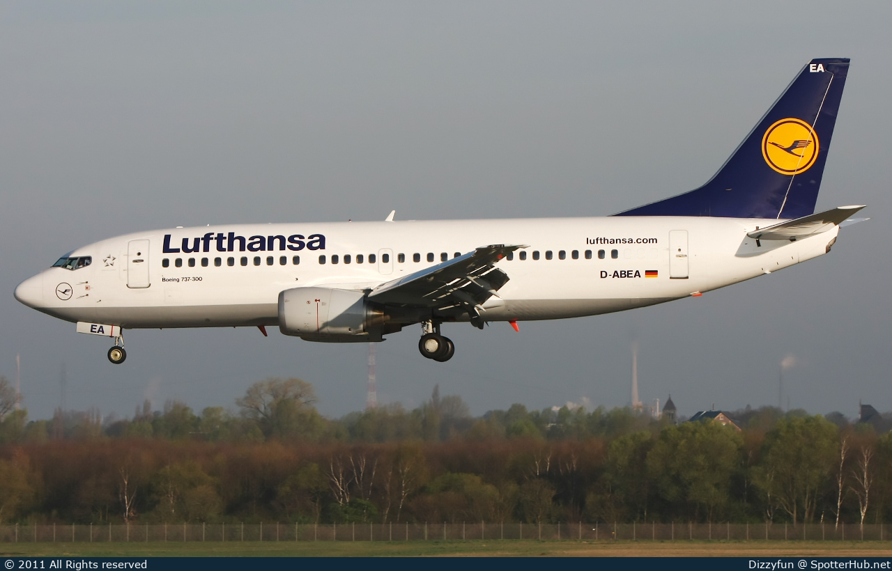 Photo of D-ABEA - Boeing 737-330 operated by Lufthansa