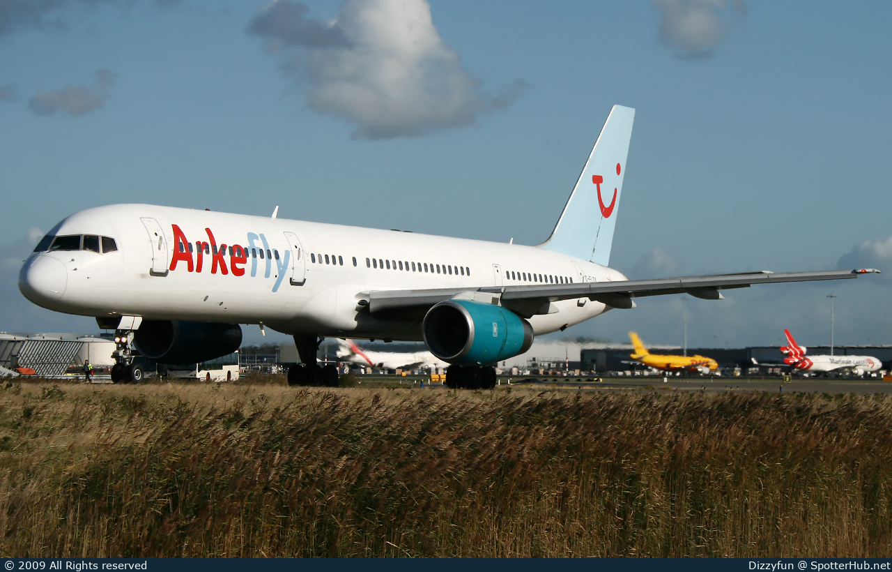 Photo of C-FLOX - Boeing 757-2Y0 operated by Arkefly (opb Skyservice Airlines)