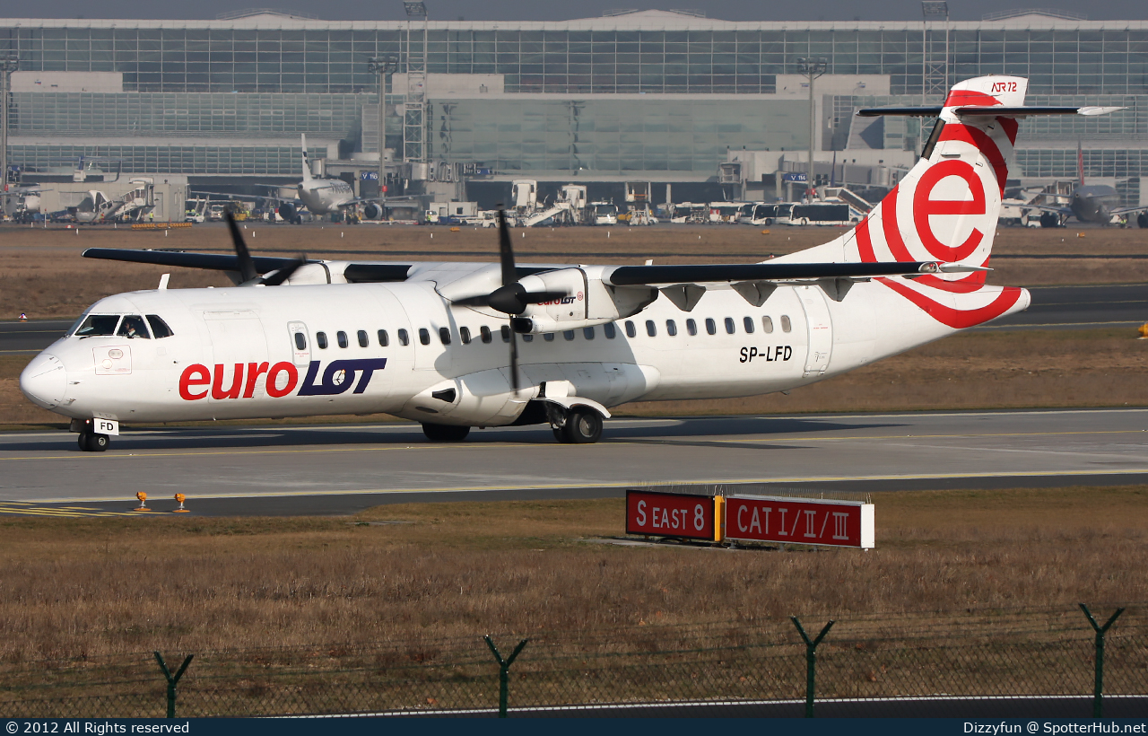 Photo of SP-LFD - ATR 72-202 operated by euroLOT
