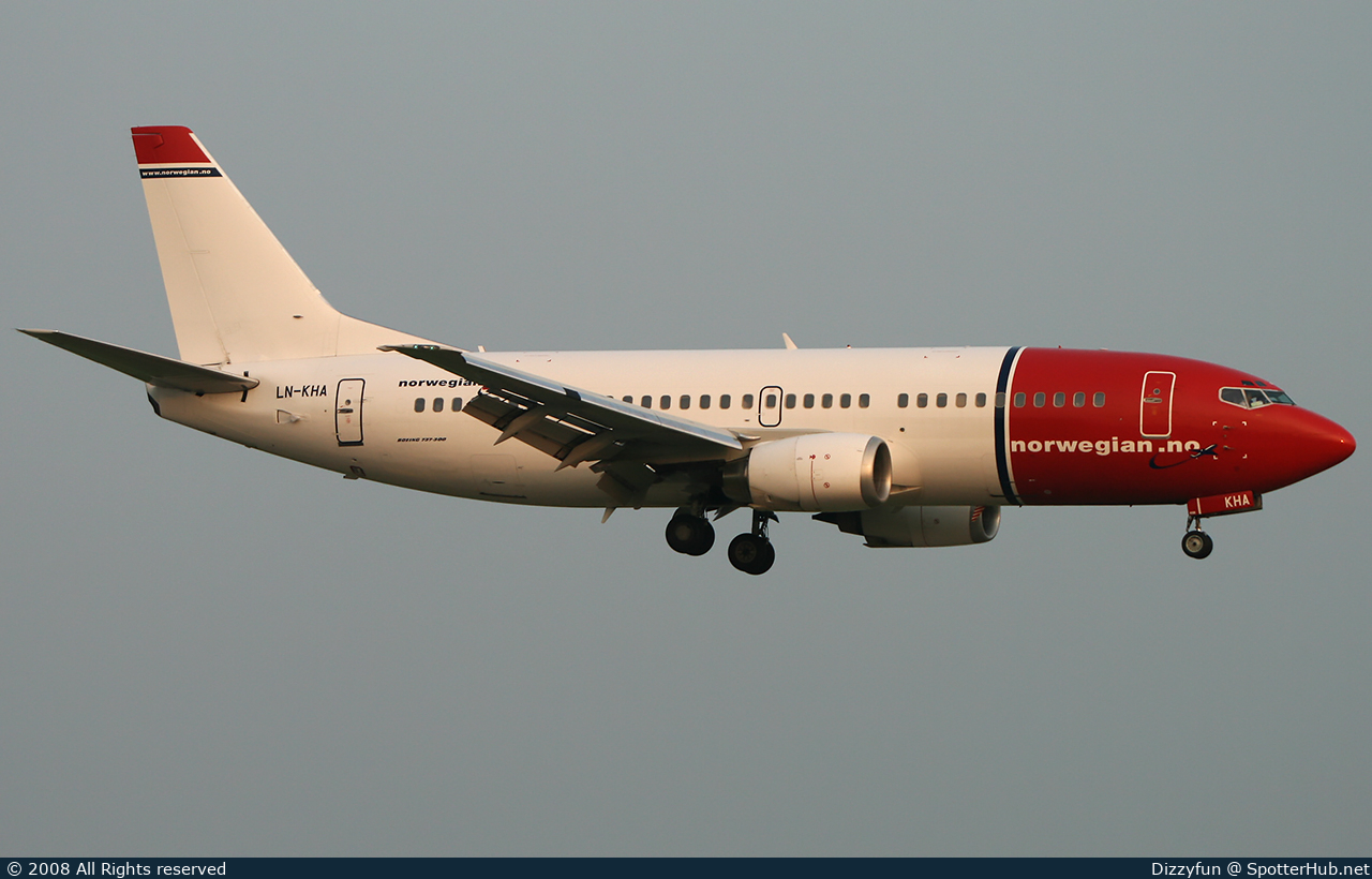 Photo of LN-KHA - Boeing 737-31S operated by Norwegian Air Shuttle