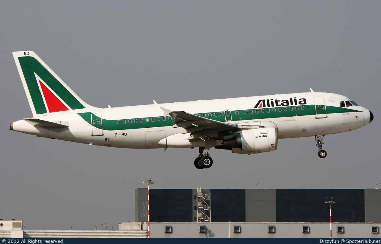 Photo of EI-IMD - Airbus A319-112 operated by Alitalia