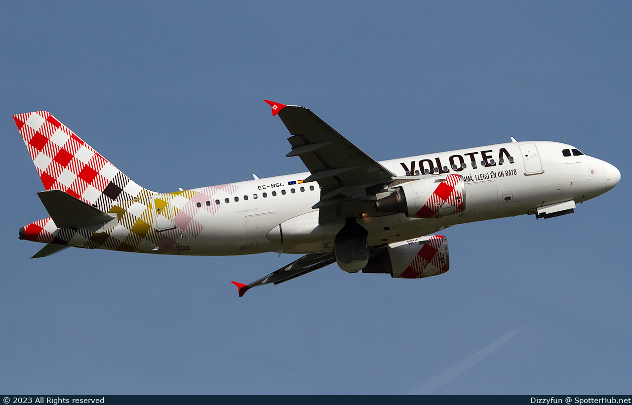 Photo of EC-NGL - Airbus A319-112 operated by Volotea