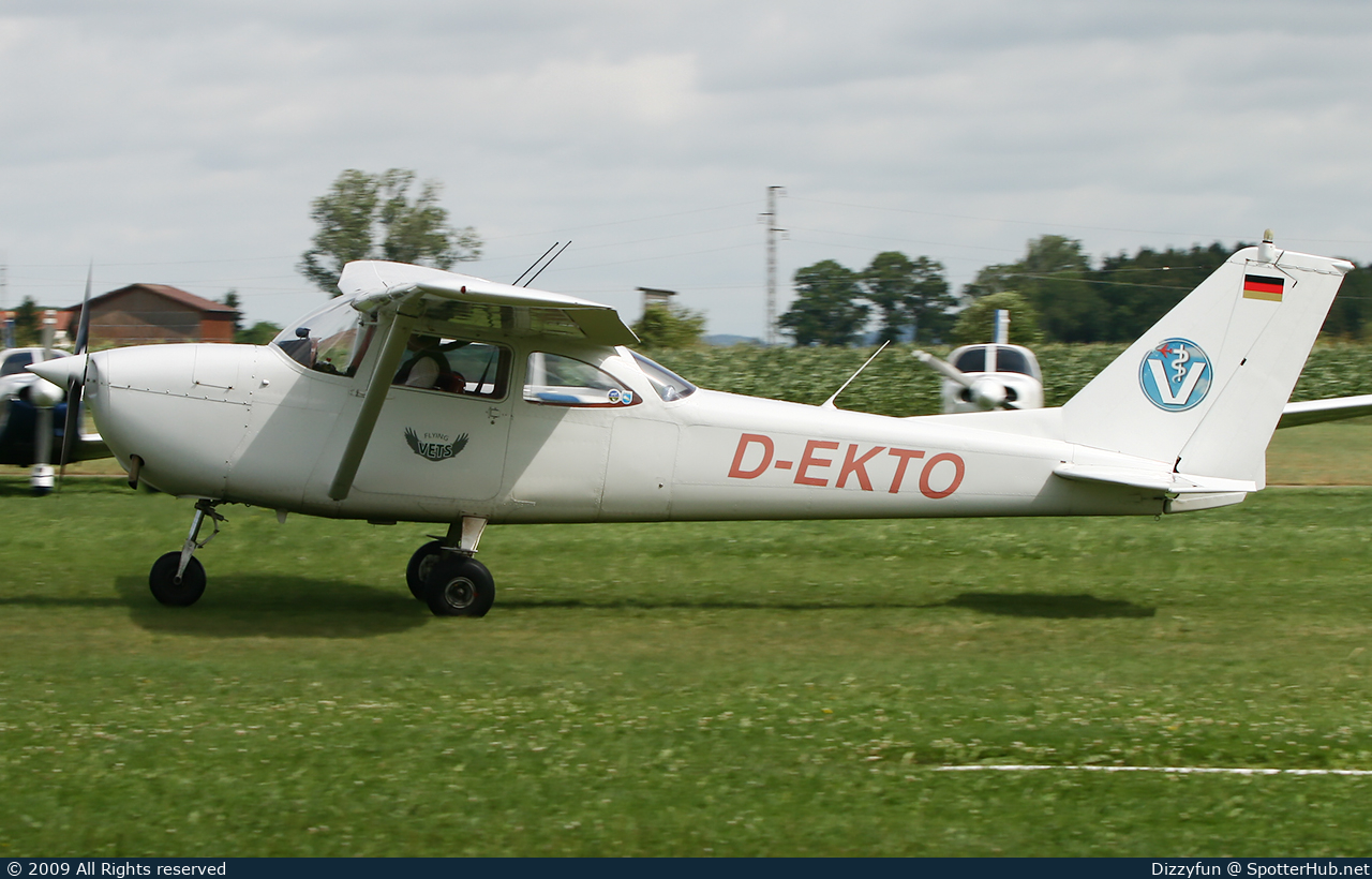 Photo of D-EKTO - Reims-Cessna F172G Skyhawk operated by Private