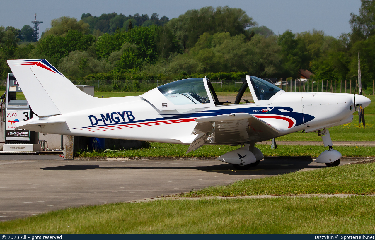 Photo of D-MGYB - Alpi Pioneer 300 Kite
