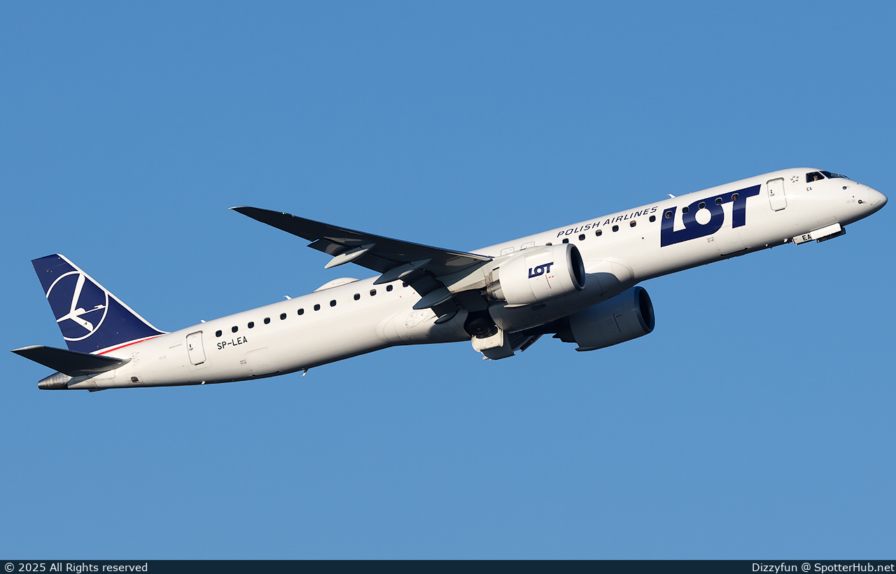 Photo of SP-LEA - Embraer ERJ-195-E2 operated by LOT Polish Airlines