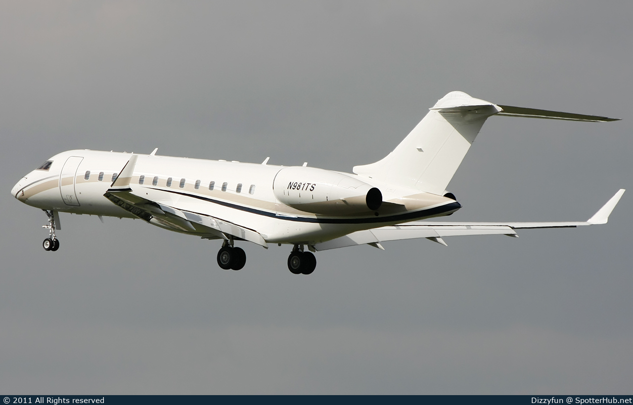 Photo of N981TS - Bombardier Global Express XRS operated by Private