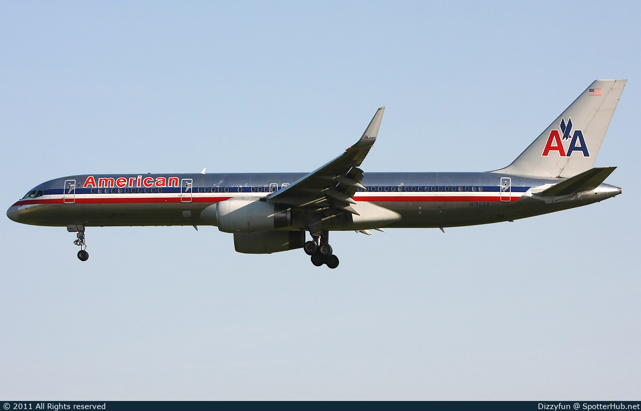 Photo of N176AA - Boeing 757-223 operated by American Airlines