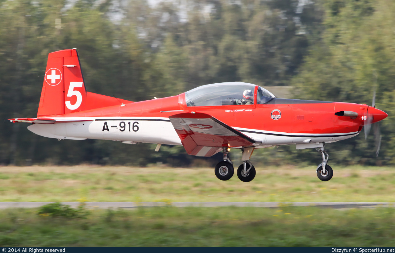 Photo of A-916 - Pilatus PC-7 operated by Swiss Air Force