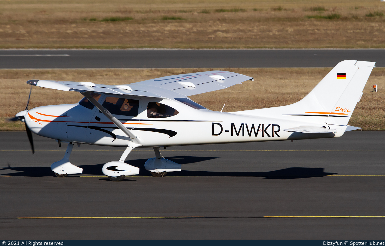 Photo of D-MWKR - TL Ultralight TL-3000 Sirius operated by Private