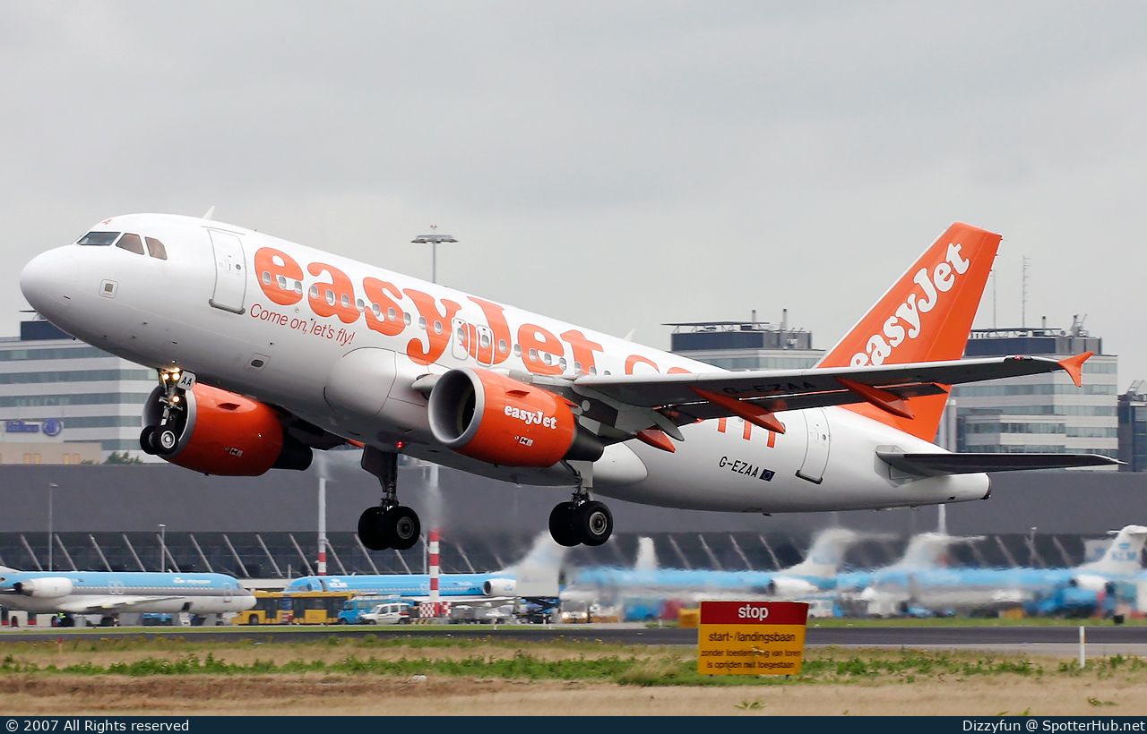 Photo of G-EZAA - Airbus A319-111 operated by easyJet