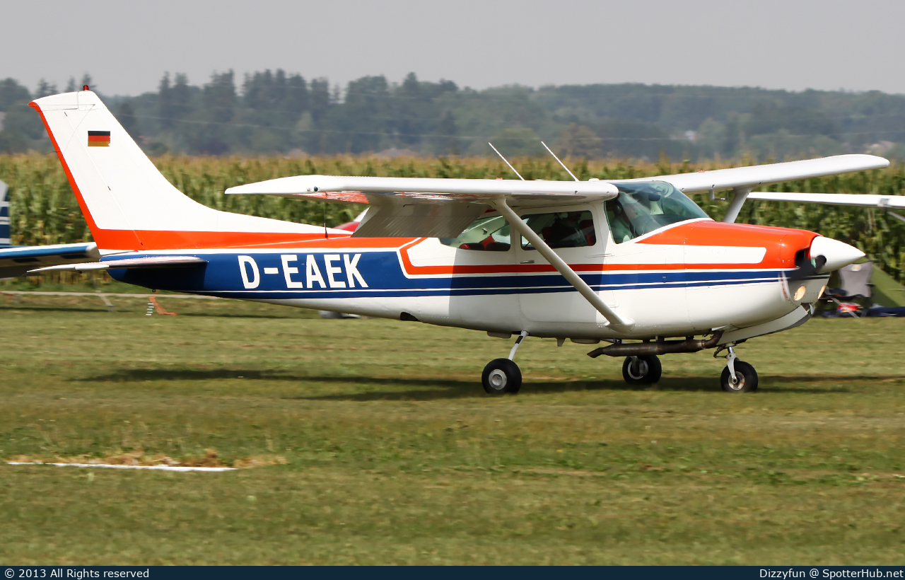 Photo of D-EAEK - Reims-Cessna FR182 Skylane RG operated by Luftsport-Club Dümpel