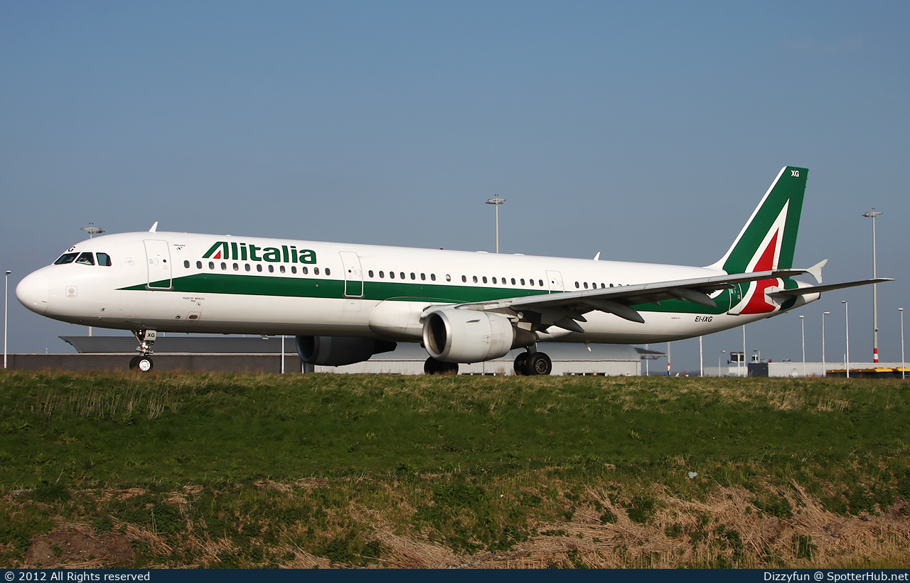 Photo of EI-IXG - Airbus A321-112 operated by Alitalia