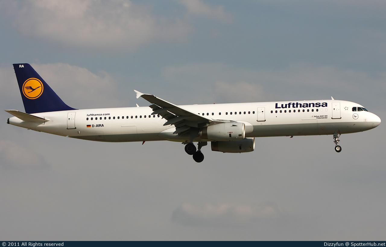 Photo of D-AIRA - Airbus A321-131 operated by Lufthansa