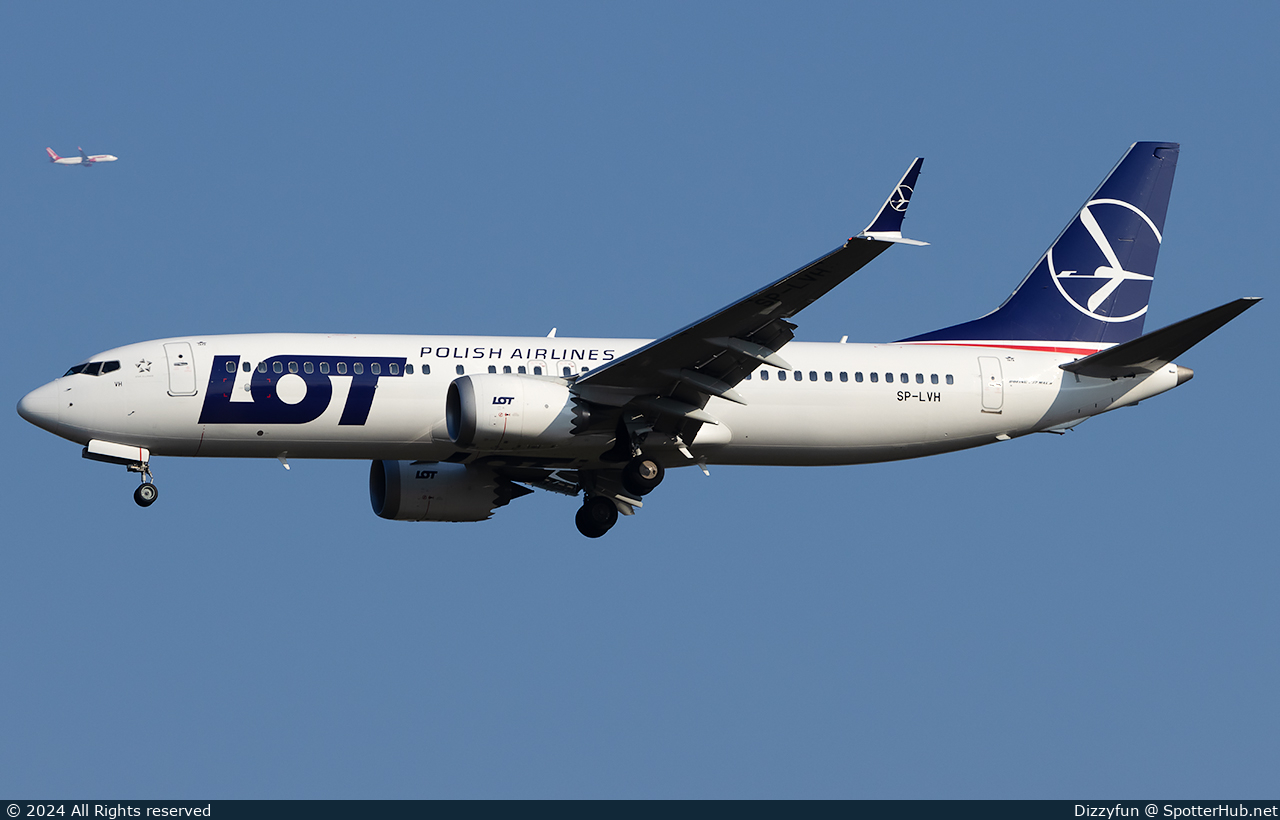 Photo of SP-LVH - Boeing 737 MAX 8 operated by LOT Polish Airlines