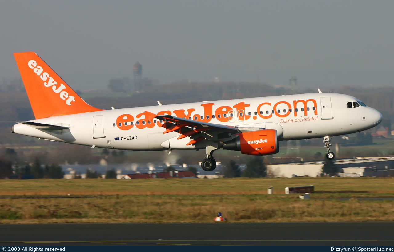 Photo of G-EZAD - Airbus A319-111 operated by easyJet