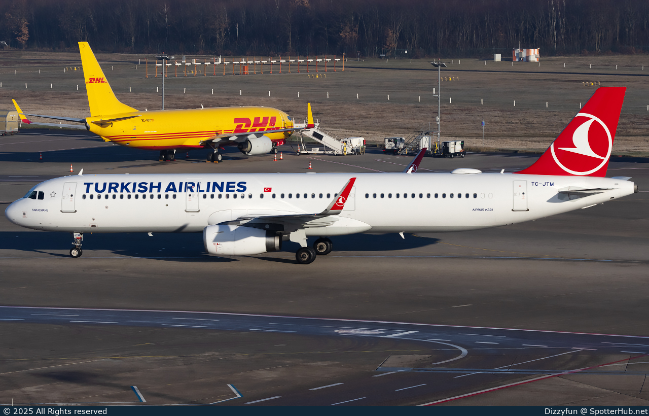Photo of TC-JTM - Airbus A321-231 operated by Turkish Airlines