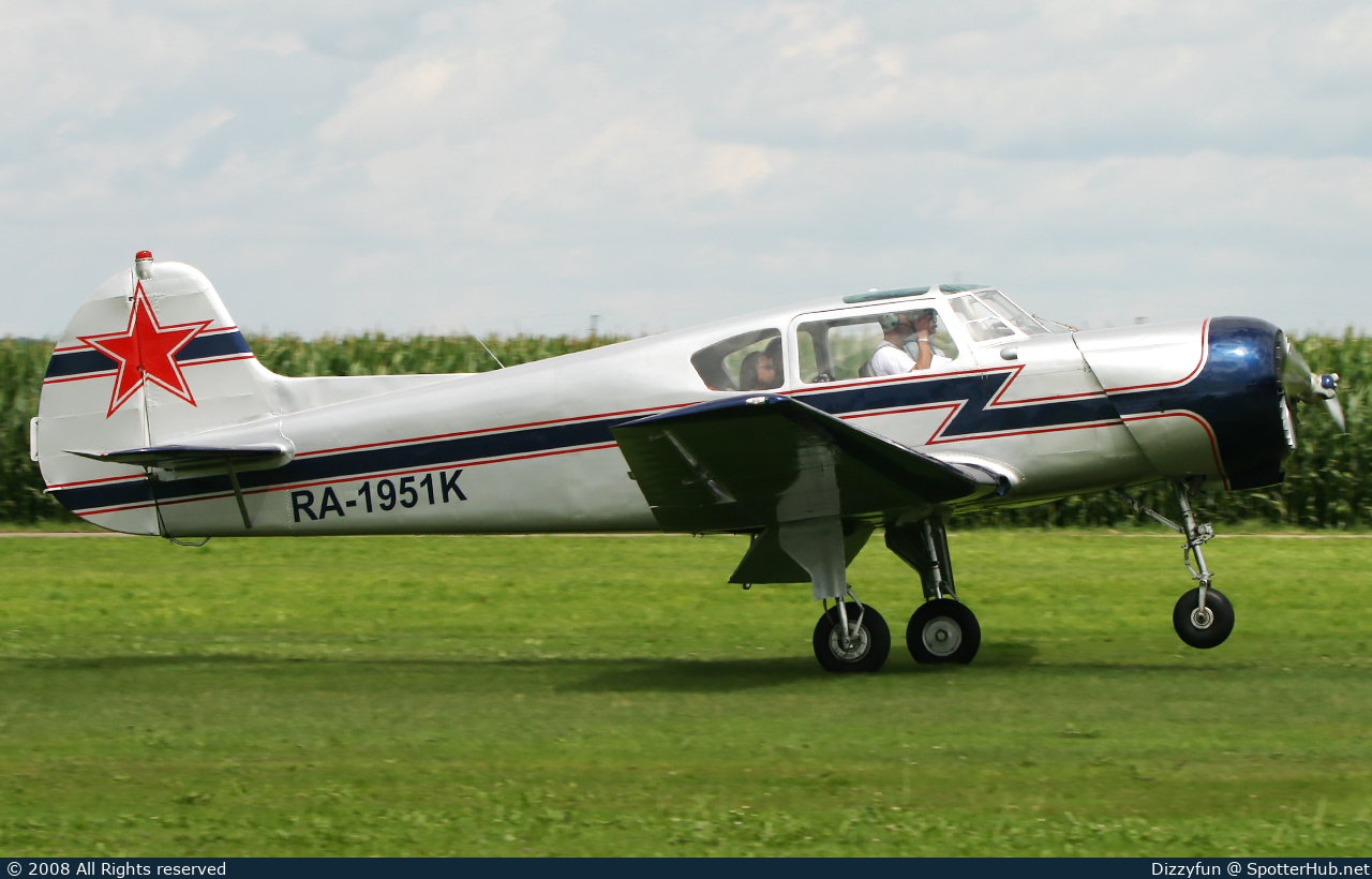 Photo of RA-1951K - Yakovlev Yak-18T operated by Private