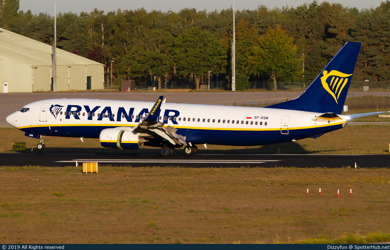 Photo of SP-RSM - Boeing 737-8AS operated by Ryanair Sun