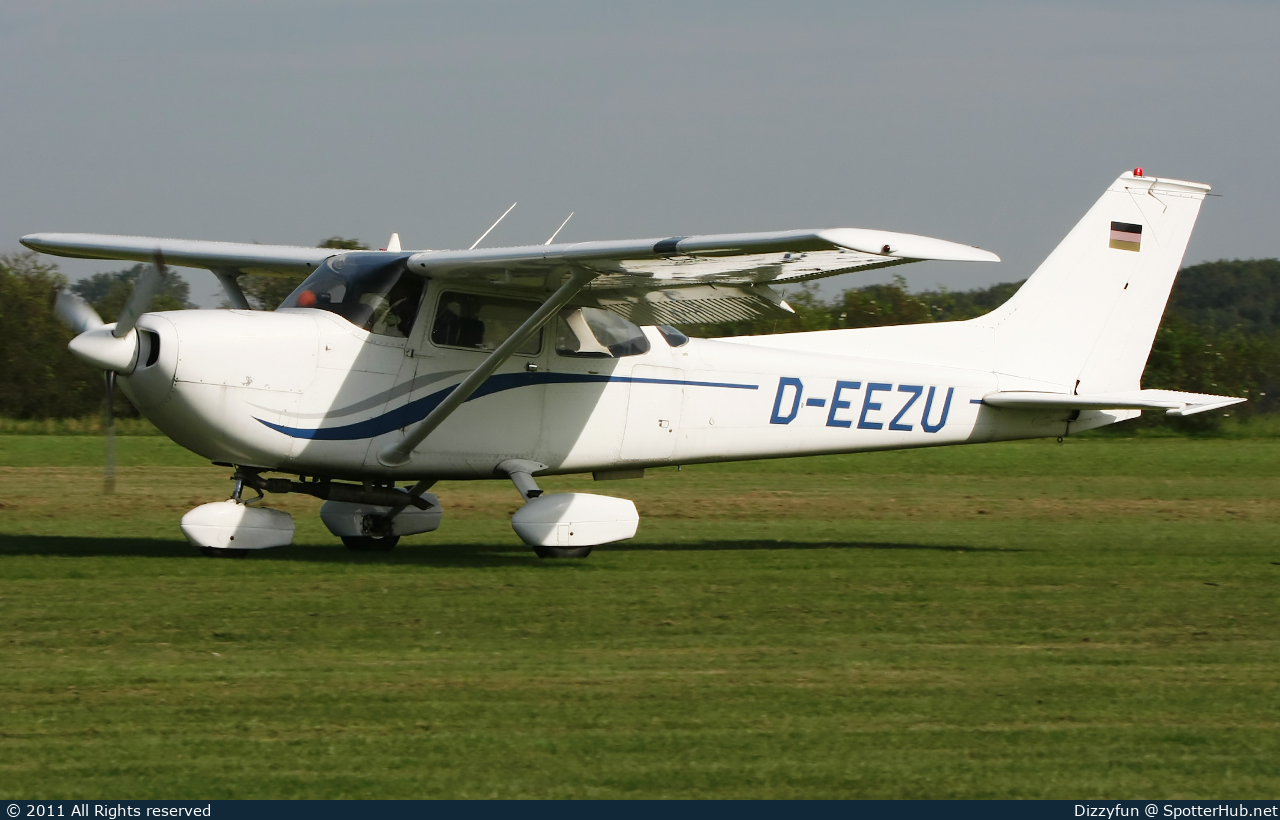 Photo of D-EEZU - Reims-Cessna FR172H Reims Rocket operated by Fliegergemeinschaft Flughafen Köln/Bonn