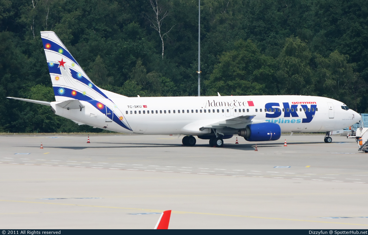 Photo of TC-SKU - Boeing 737-883 operated by Sky Airlines