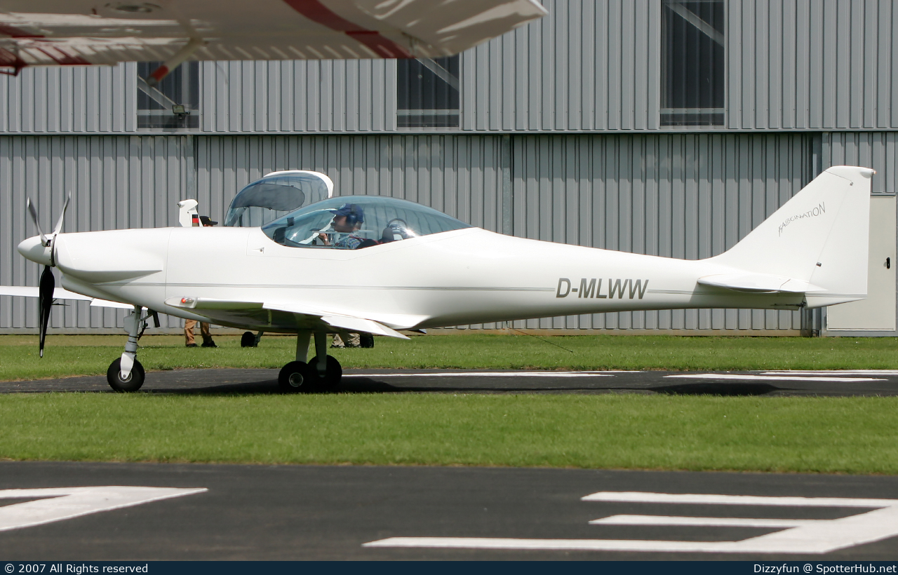 Photo of D-MLWW - Dallach D4 Fascination operated by Private
