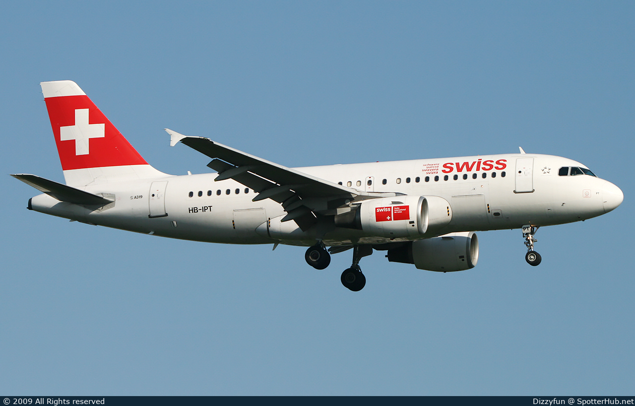Photo of HB-IPT - Airbus A319-112 operated by Swiss International Air Lines