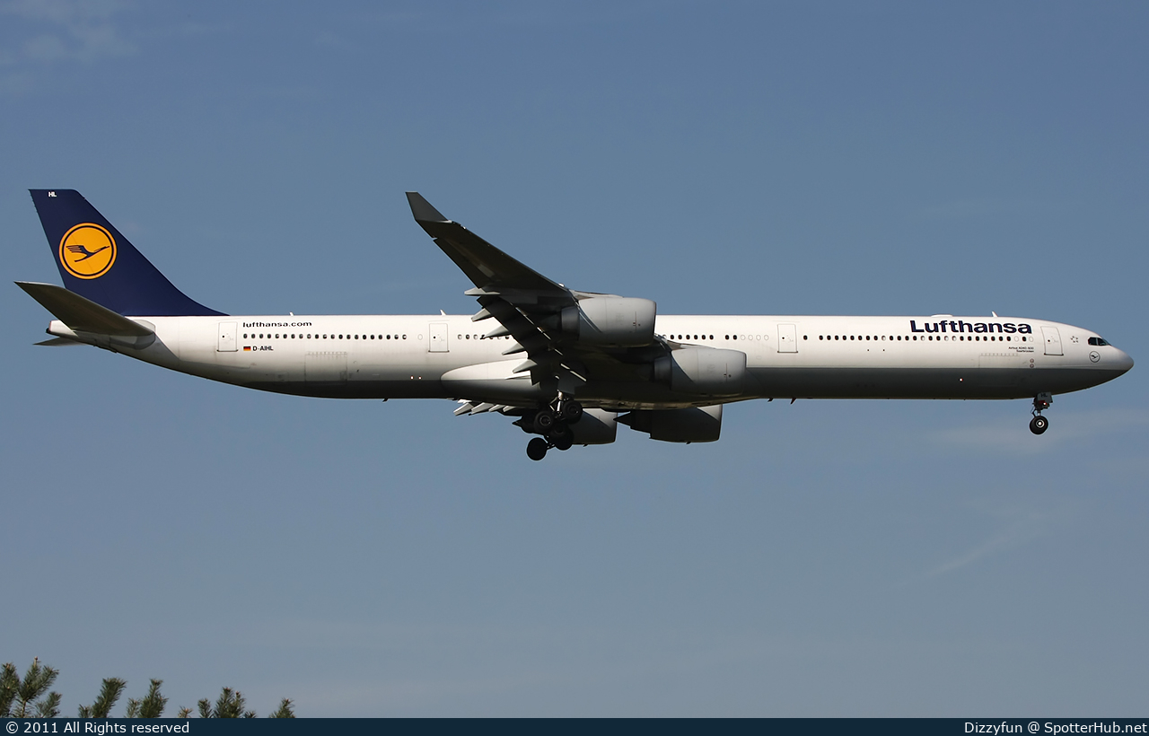 Photo of D-AIHL - Airbus A340-642 operated by Lufthansa
