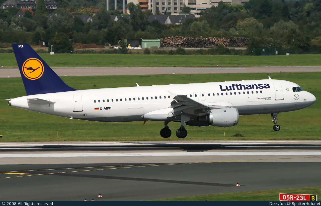 Photo of D-AIPD - Airbus A320-211 operated by Lufthansa