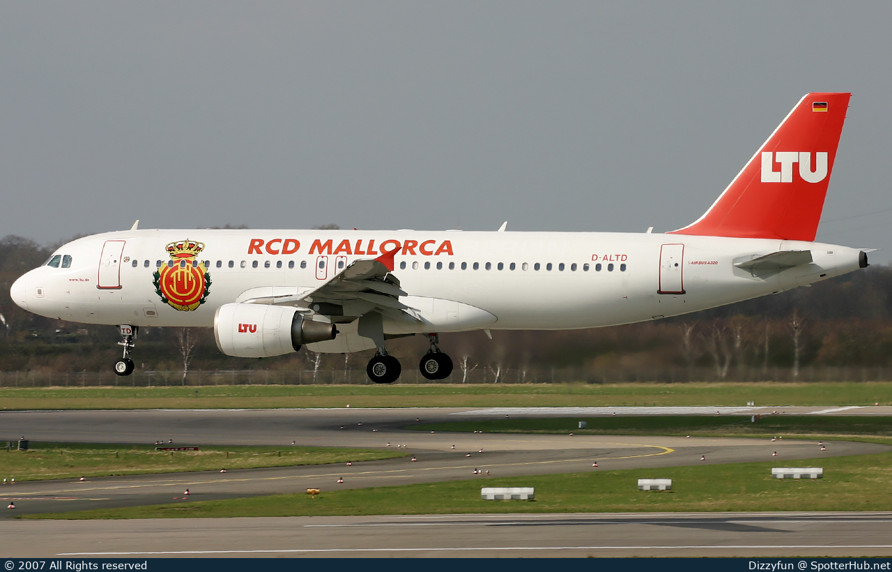 Photo of D-ALTD - Airbus A320-214 operated by LTU International Airways