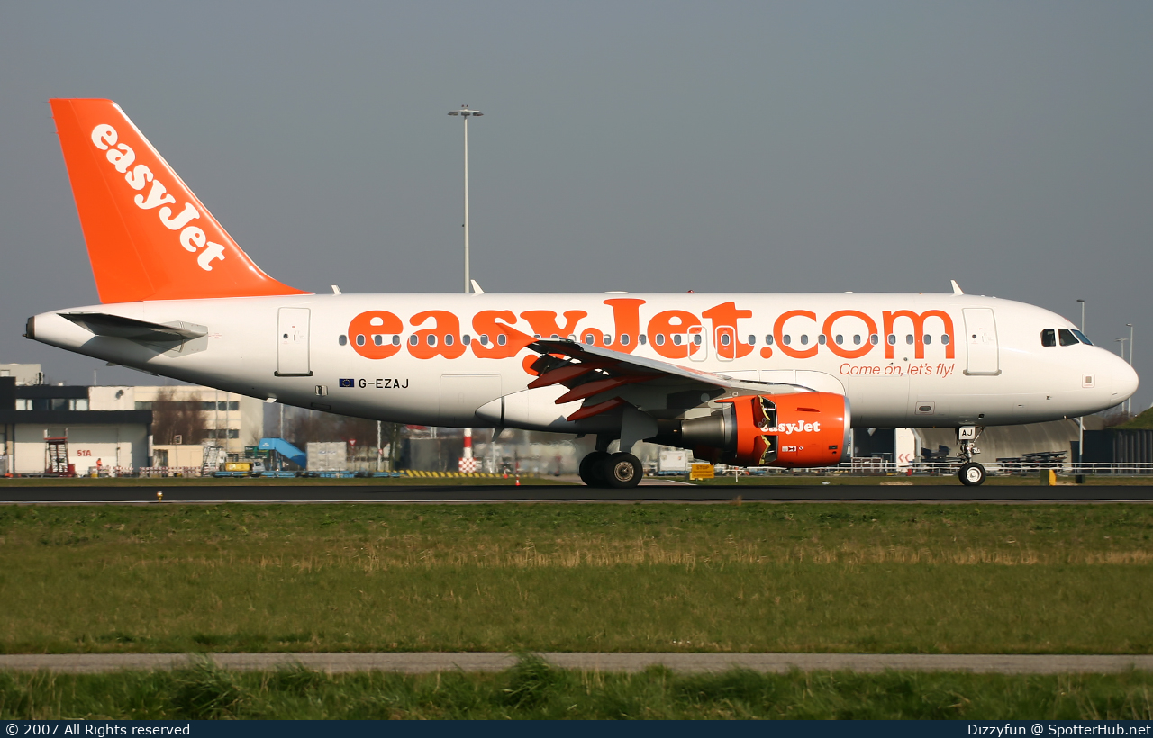 Photo of G-EZAJ - Airbus A319-111 operated by easyJet