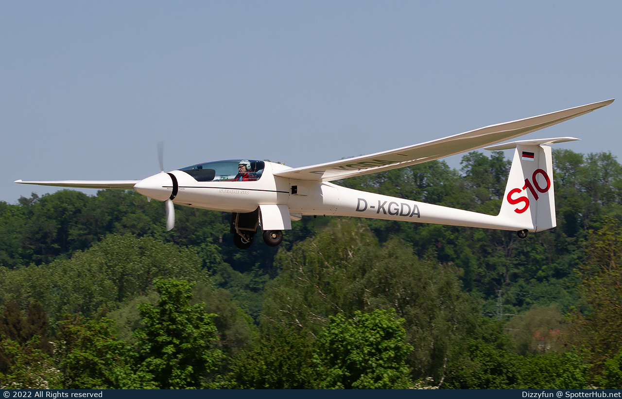 Photo of D-KGDA - Stemme S10-V operated by Private