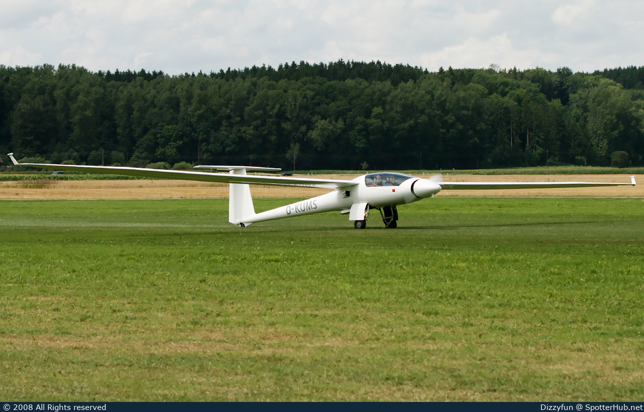 Photo of D-KUMS - Stemme S10-VT operated by Private