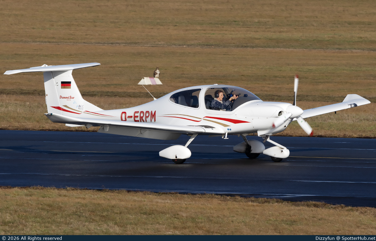 Photo of D-ERPM - Diamond DA40 Diamond Star operated by ACC Flug