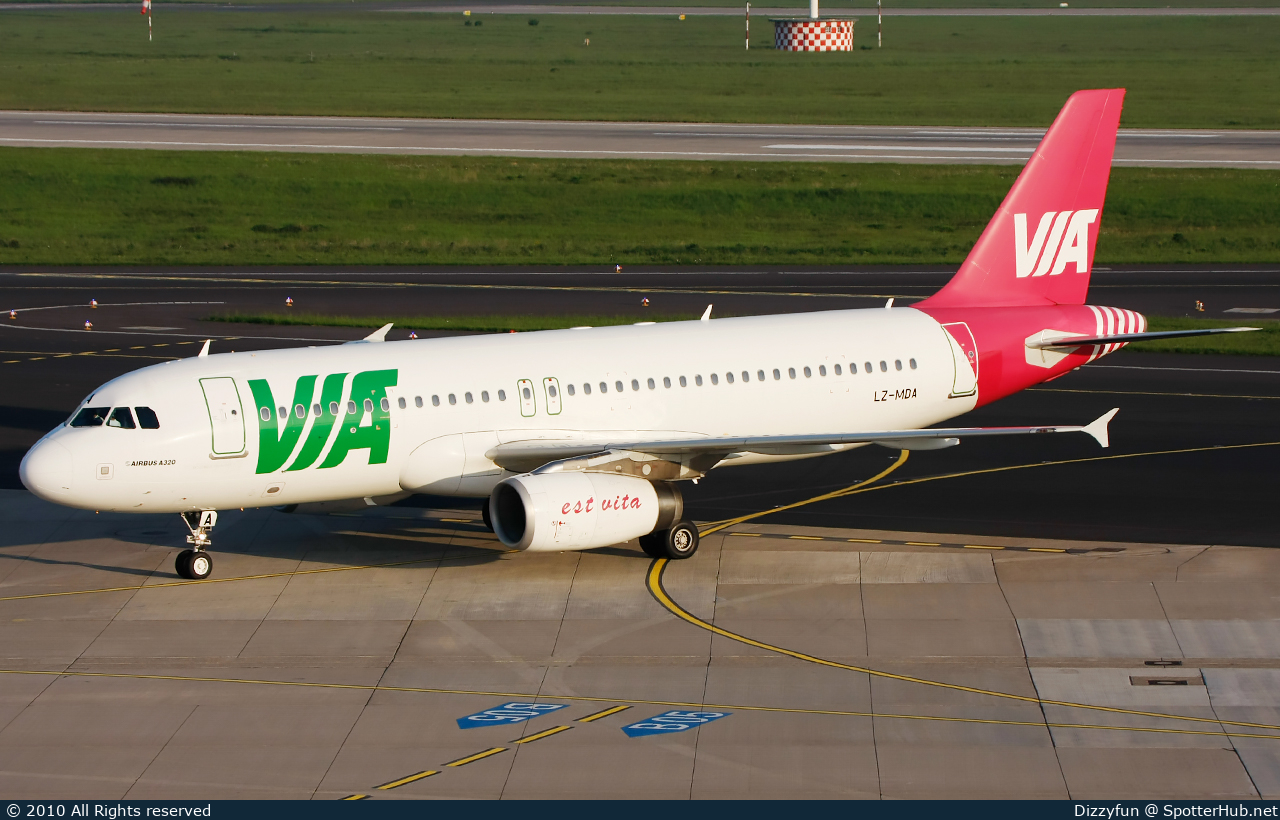 Photo of LZ-MDA - Airbus A320-232 operated by Air Via