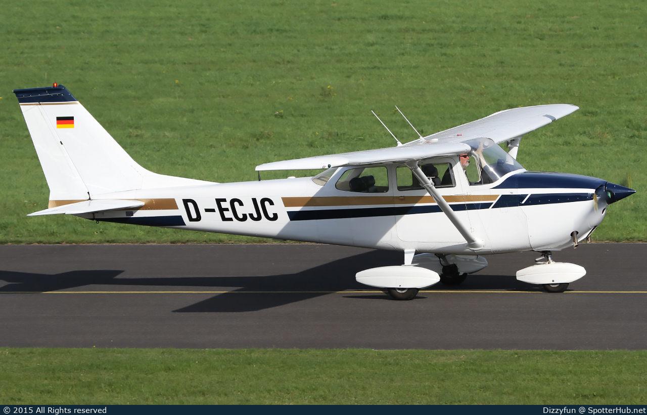 Photo of D-ECJC - Reims-Cessna F172H Skyhawk operated by Fly-Charter